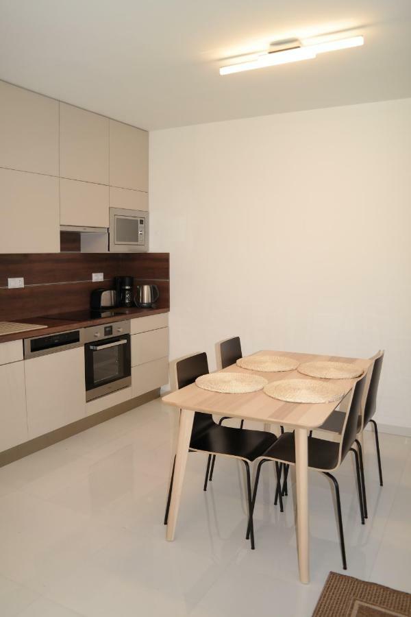 Holiday Apartman With Free Parking Győr Eksteriør bilde