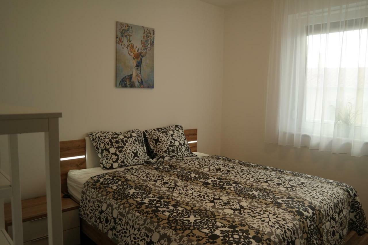 Holiday Apartman With Free Parking Győr Eksteriør bilde